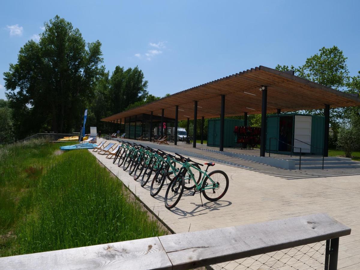 Tente Lodge Pour 5 Personnes En Bordure De La Riviere Allier Au Sein D'Un Petit Camping Saint-Yorre Exterior foto
